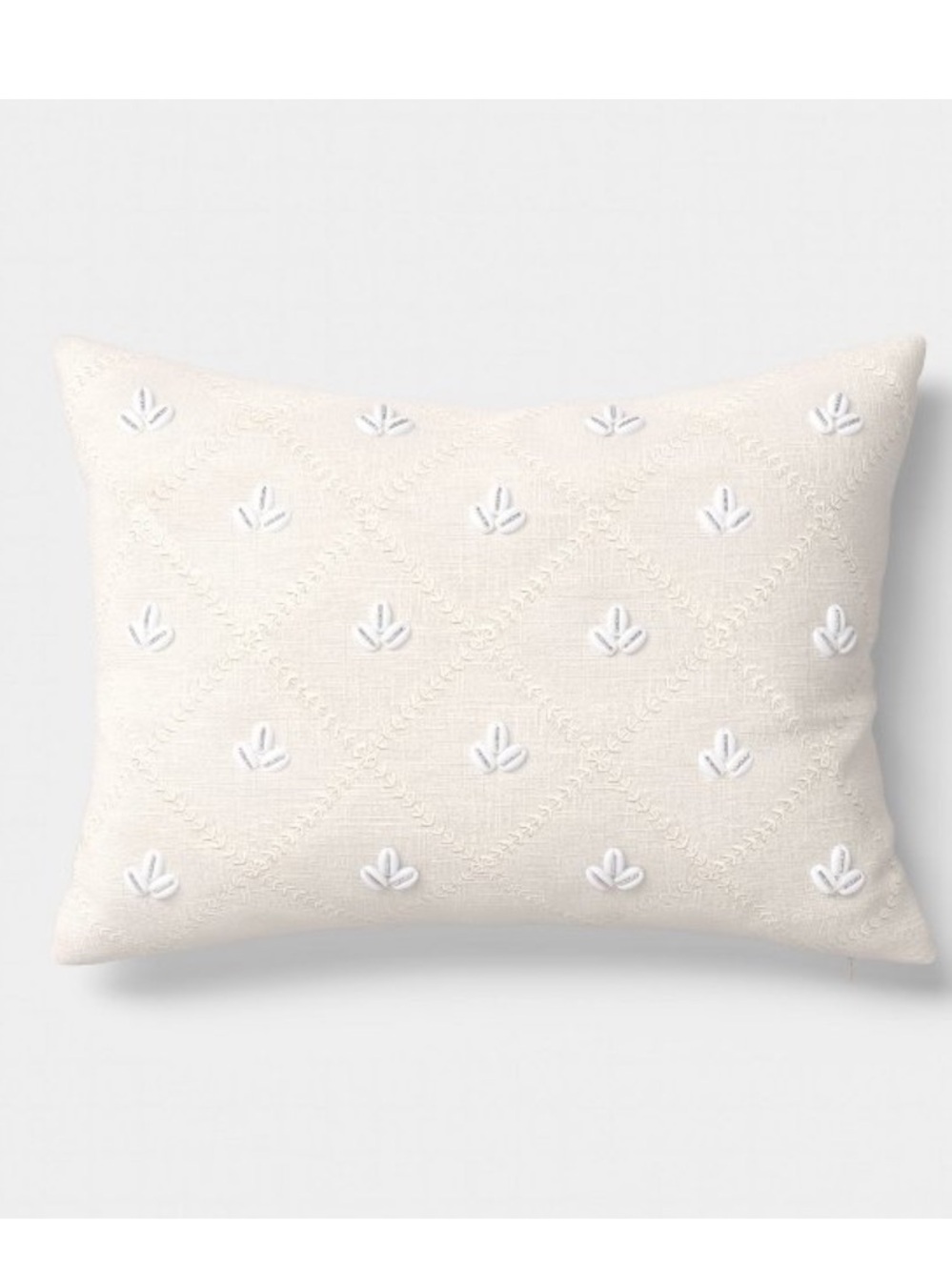 STUDIO MCGEE NWT Lumbar Embellished Shell Throw Pillow
Cream
